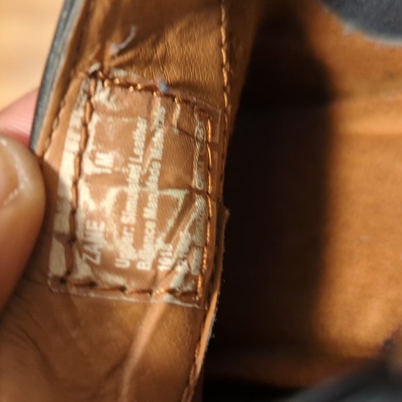 Kids (boys) Black dress shoes, size 1M - Picture 3 of 4